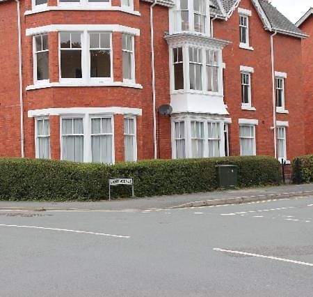 Spacious & Cozy Mid Wales Town Centre Apartment, With Bike Storage Llandrindod Wells Exterior foto