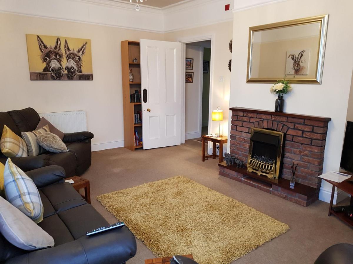 Spacious & Cozy Mid Wales Town Centre Apartment, With Bike Storage Llandrindod Wells Exterior foto