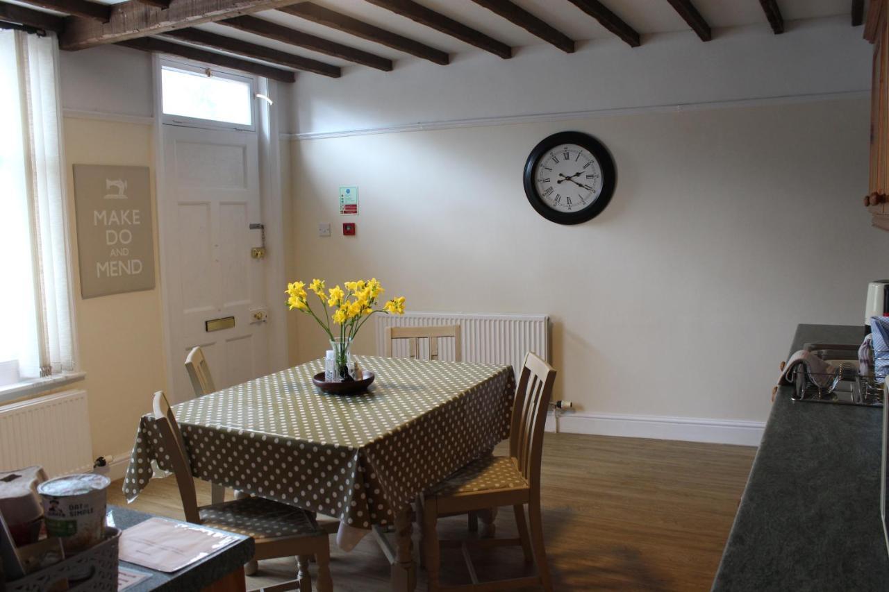 Spacious & Cozy Mid Wales Town Centre Apartment, With Bike Storage Llandrindod Wells Exterior foto